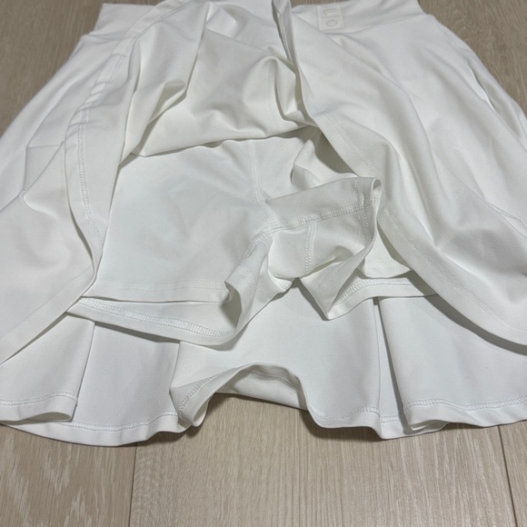 Fabletics Classic Pleated White Flounce Skort - Picture 9 of 10